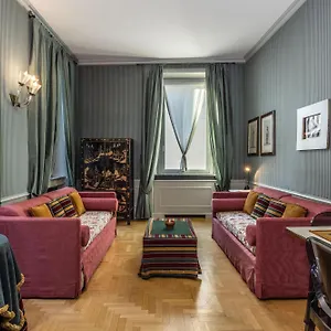 Brera Vicolo Fiori Milano